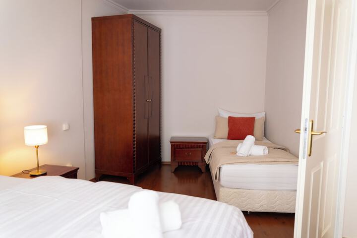 Room 33 of 48