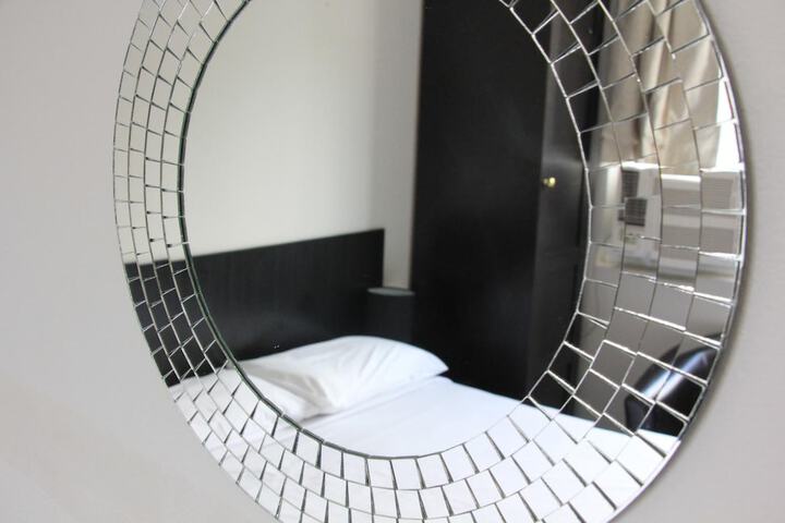 Room 6 of 24
