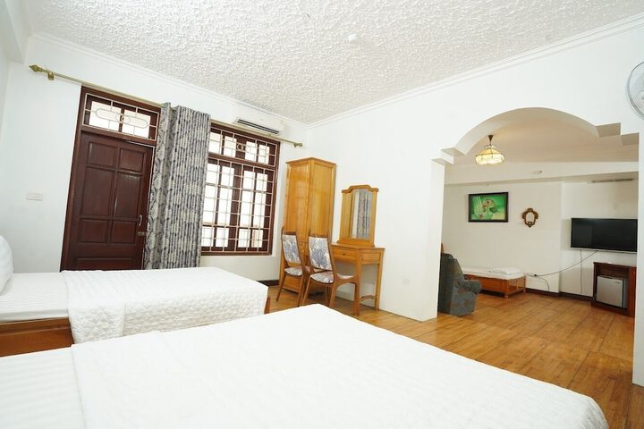 Room 4 of 5