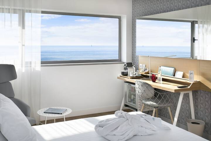 Room 6 of 63