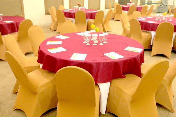 Ballroom/Hall 27 of 31