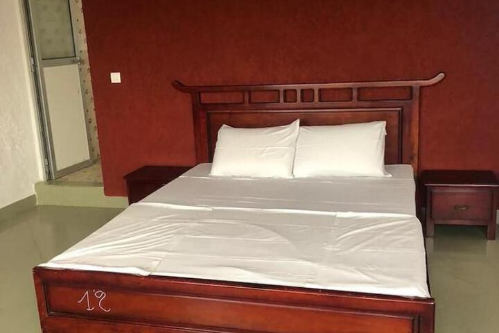 Room 2 of 3