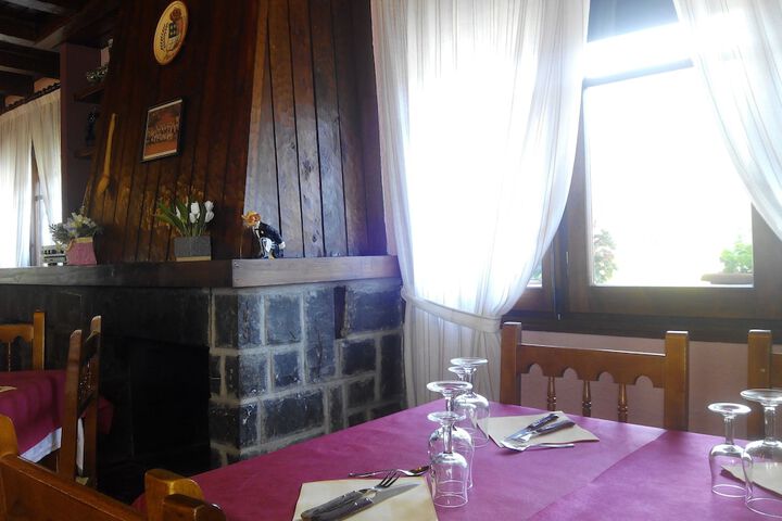 Dining 6 of 14
