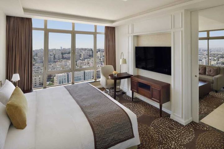 Room 10 of 195