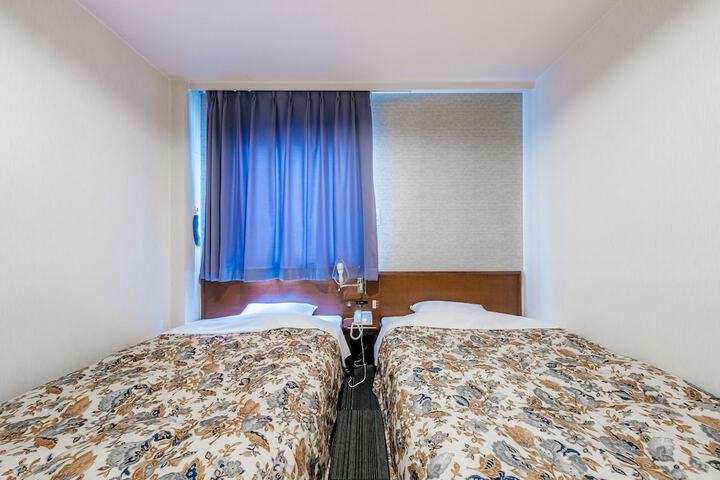 Room 27 of 112
