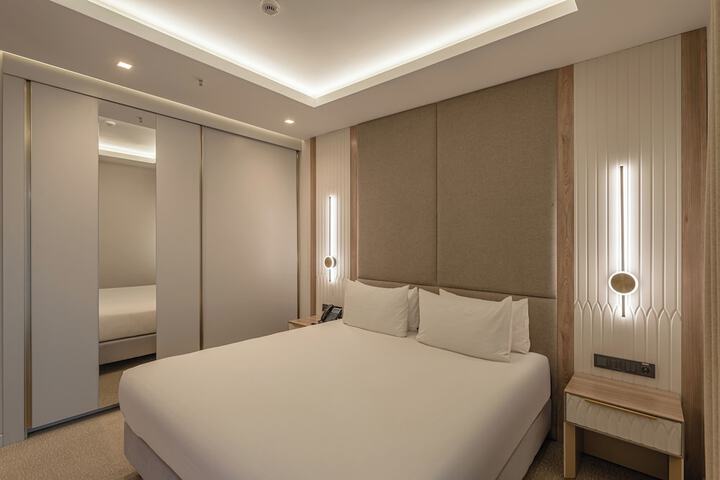Room 16 of 43