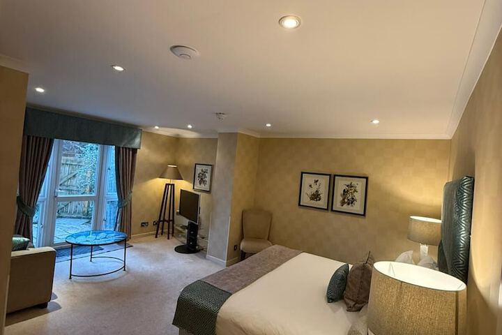 Room 3 of 79