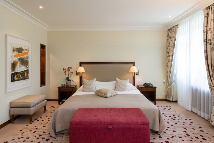 Room 54 of 233