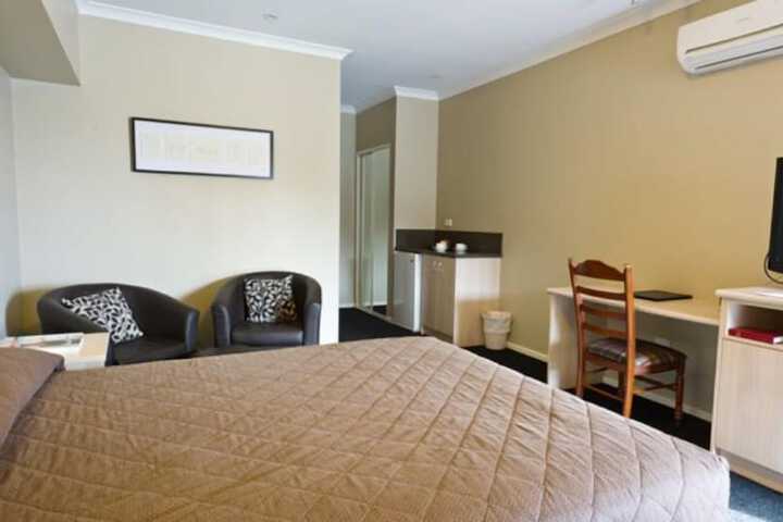 Room 9 of 19