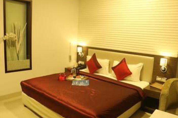 Room 11 of 25