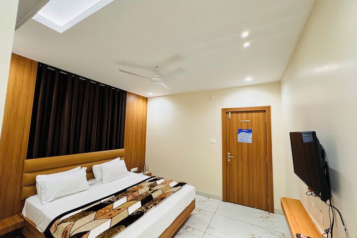 Room 13 of 38