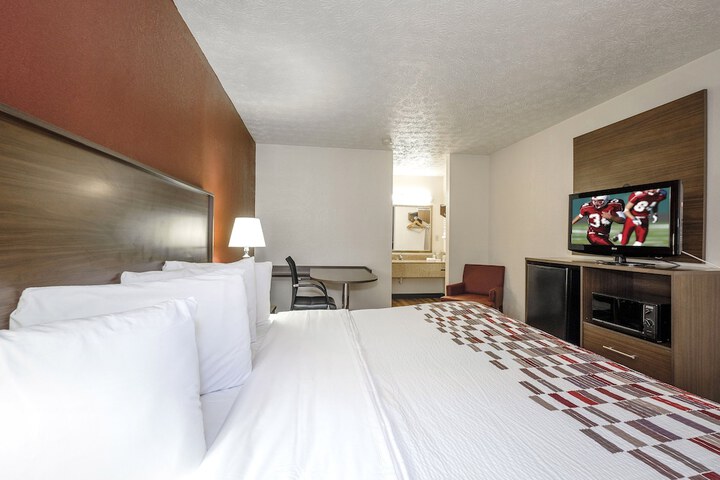 Superior King Bed (2 of 8)