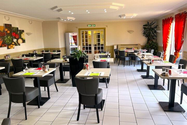 Dining 42 of 62
