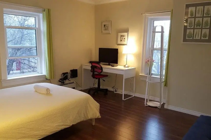 Room 11 of 28