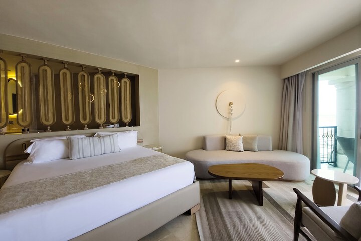 Room 35 of 153