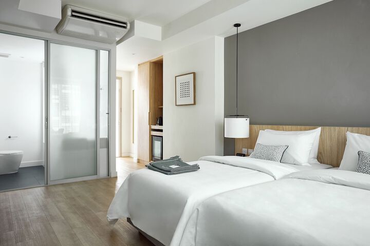 Room 25 of 98