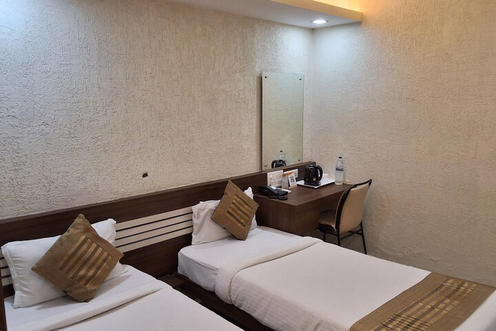 Room 9 of 25
