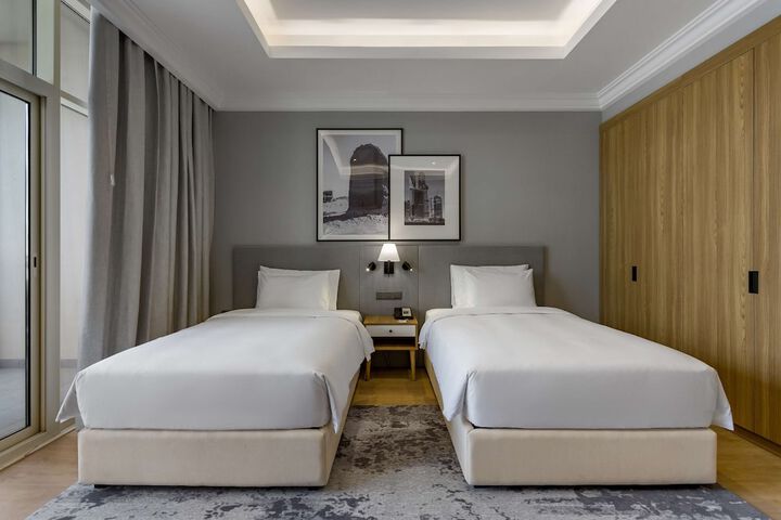 Room 34 of 90
