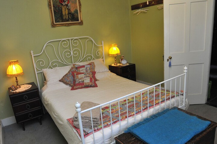 Room 2 of 11