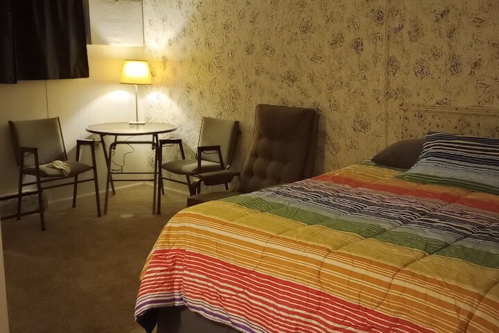 Room 9 of 18