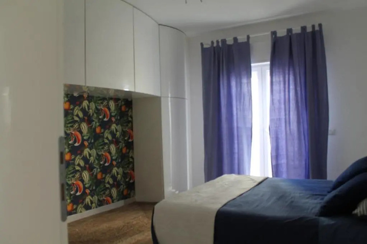Room 2 of 2