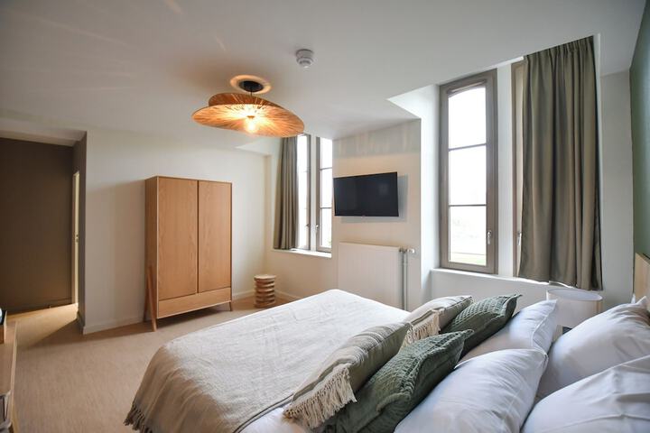 Room 11 of 18