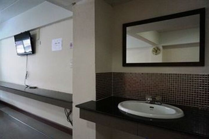 Room 2 of 8