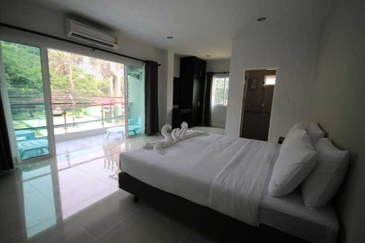 Room 17 of 38