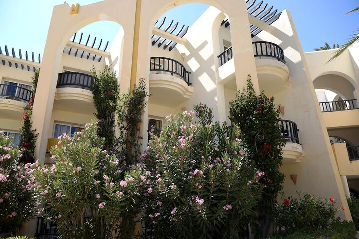Hotel Exterior 50 of 63