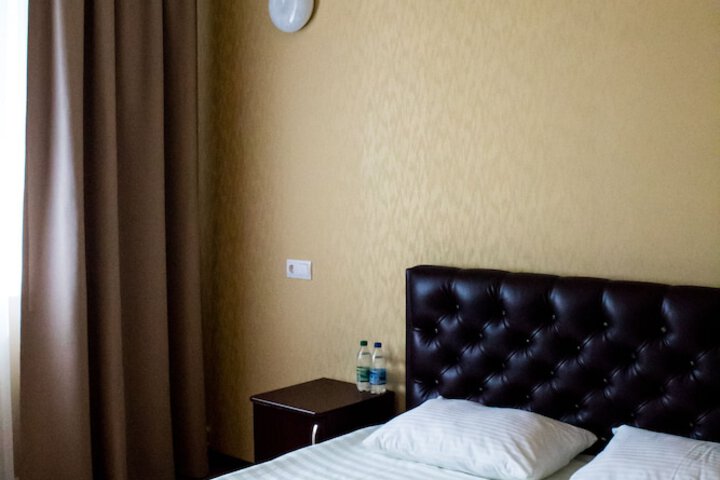 Room 13 of 28