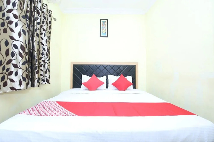 Room 2 of 10