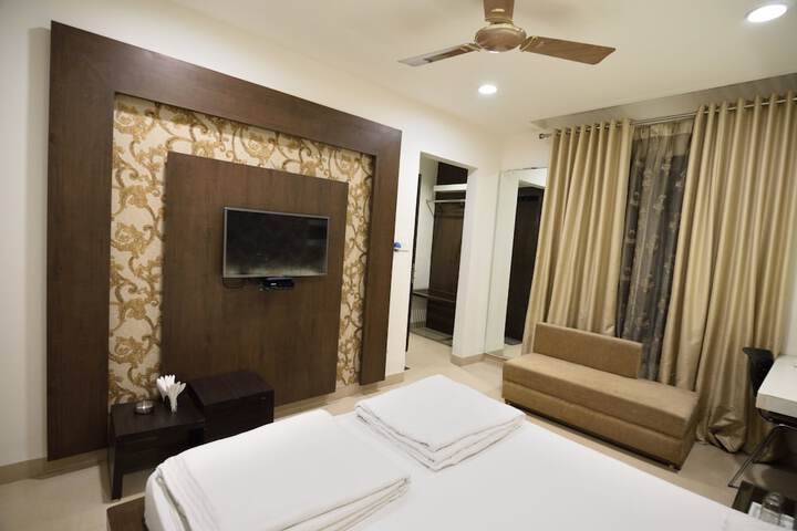 Room 8 of 32