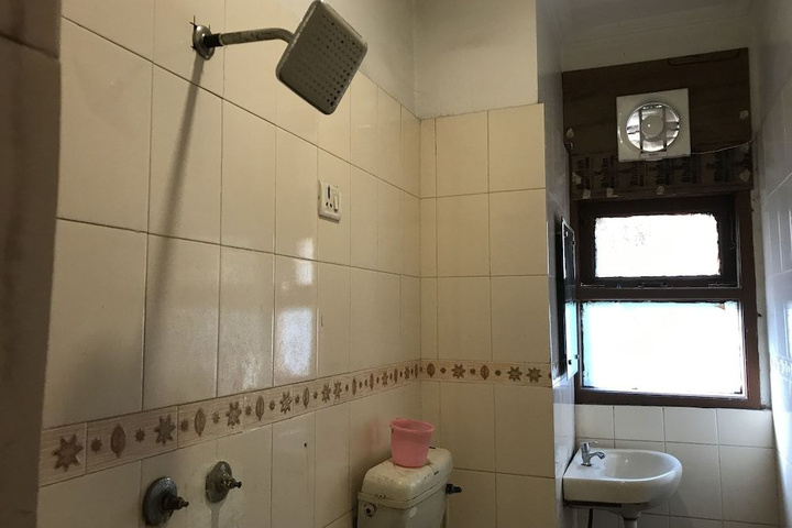 Room 8 of 16