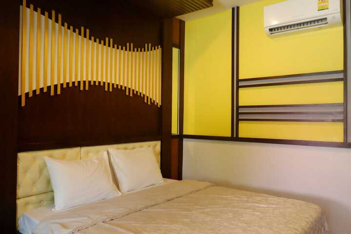 Room 12 of 25