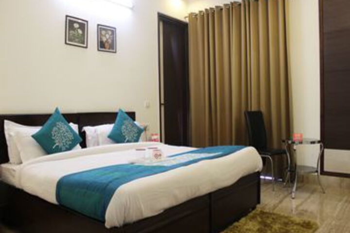Room 8 of 20
