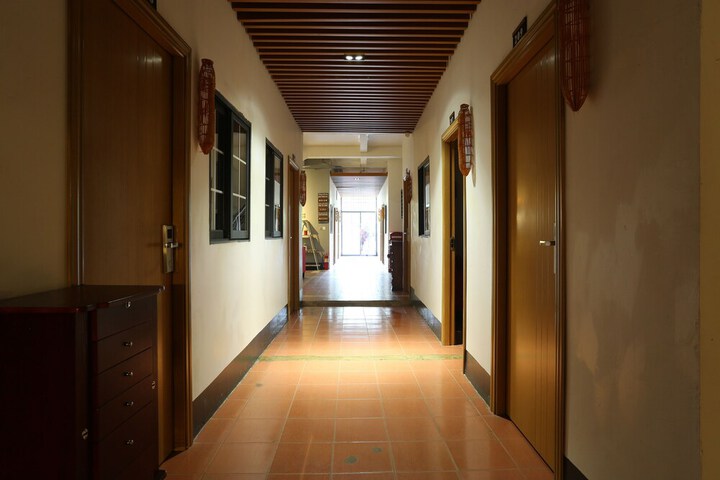 Ballroom/Hall 25 of 26