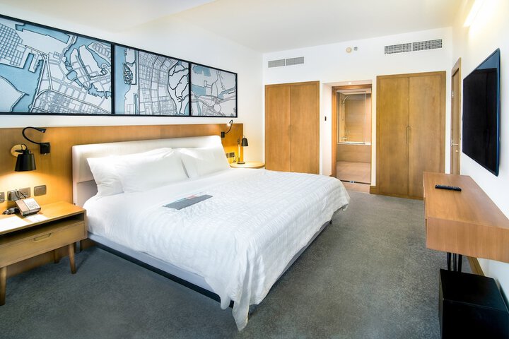 Room 22 of 143