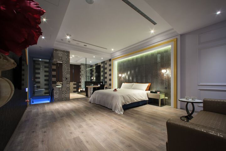 Room 11 of 75