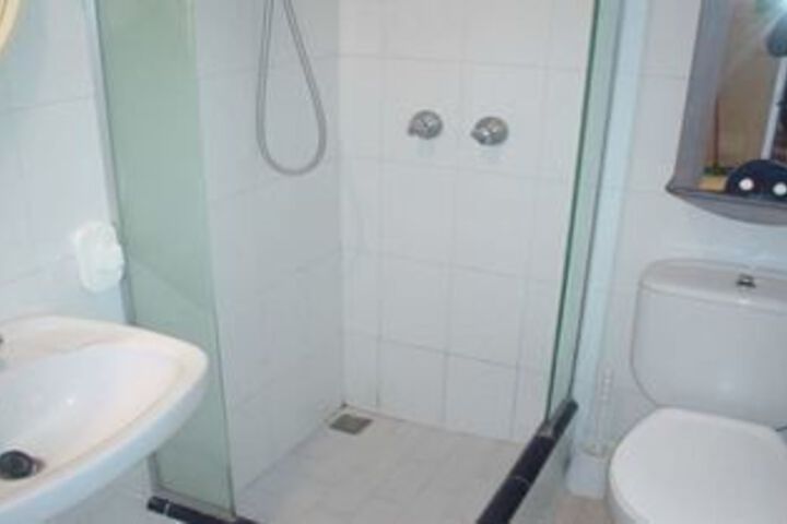 Room 4 of 40