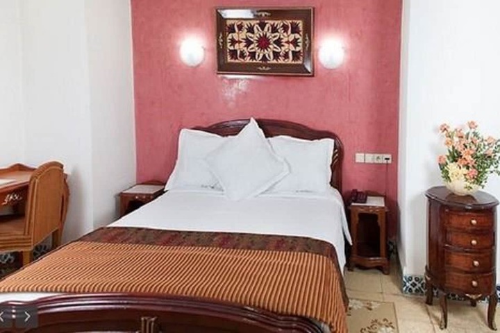 Room 9 of 38