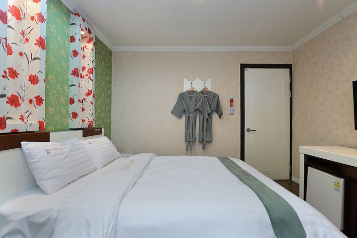 Room 8 of 40