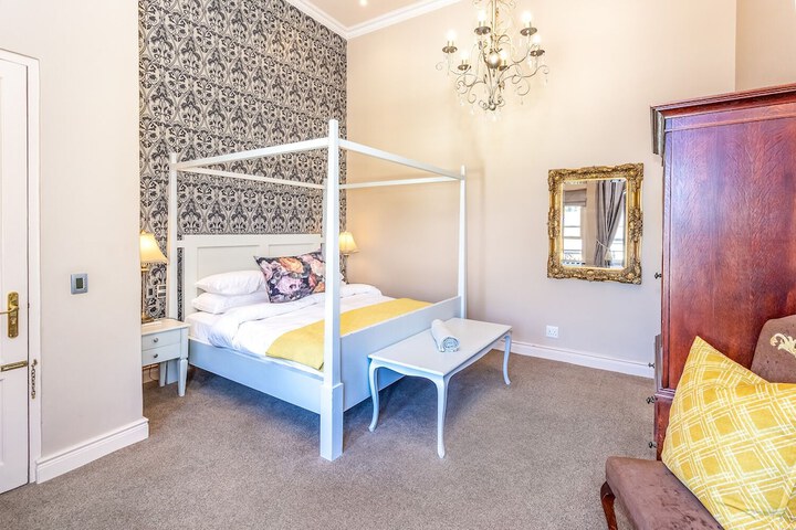 Room 21 of 220