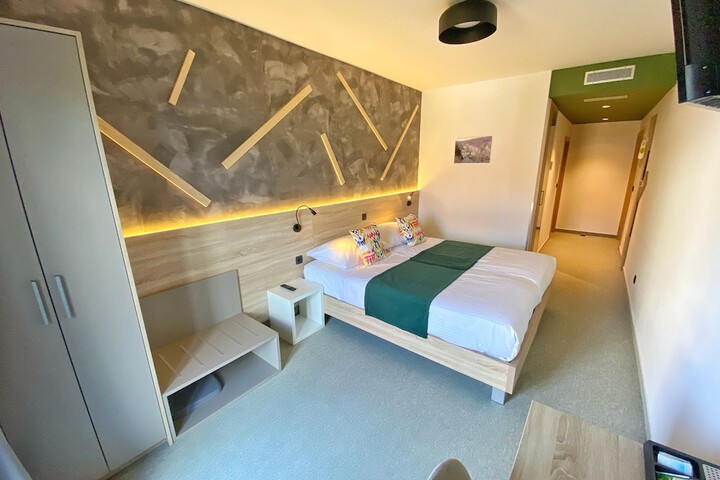 Room 12 of 71