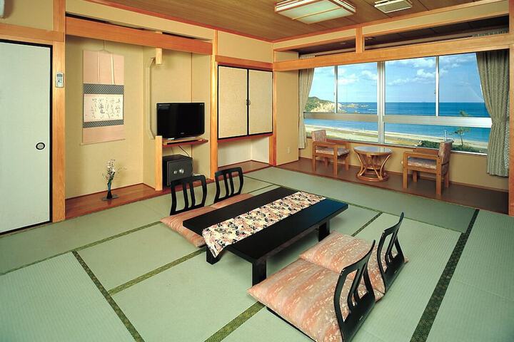 Room 4 of 10