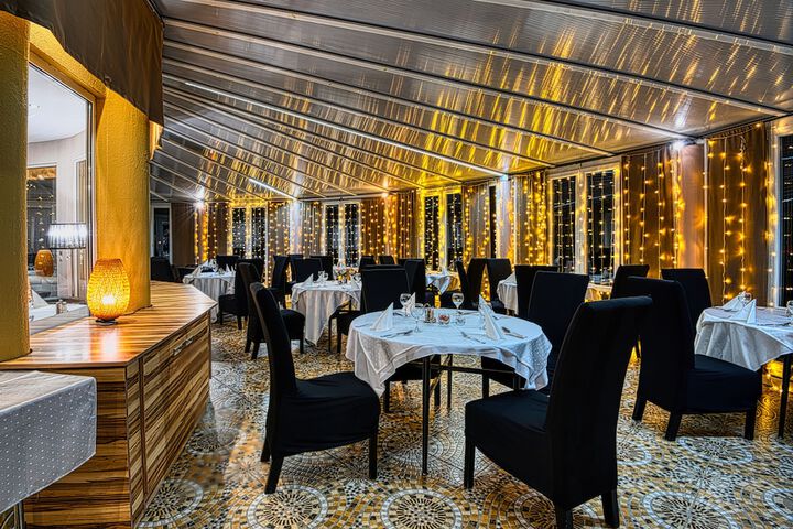 Dining 70 of 87