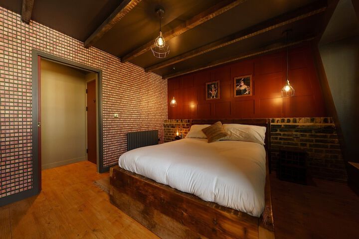 Room 19 of 106