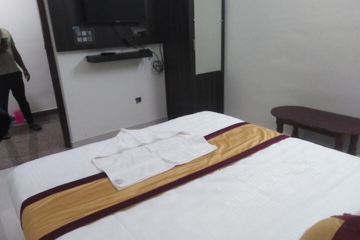 Room 8 of 15