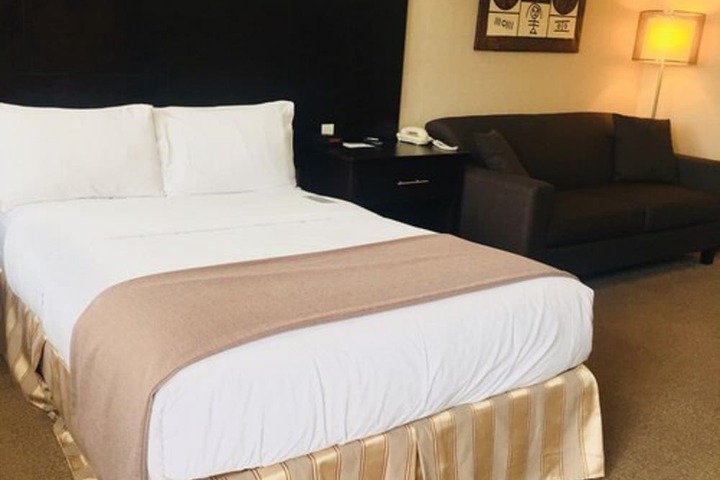 Room 10 of 30