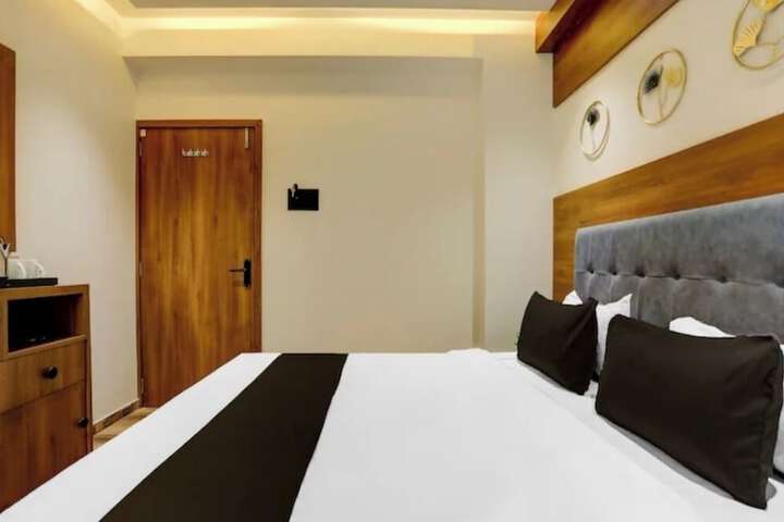 Room 6 of 13