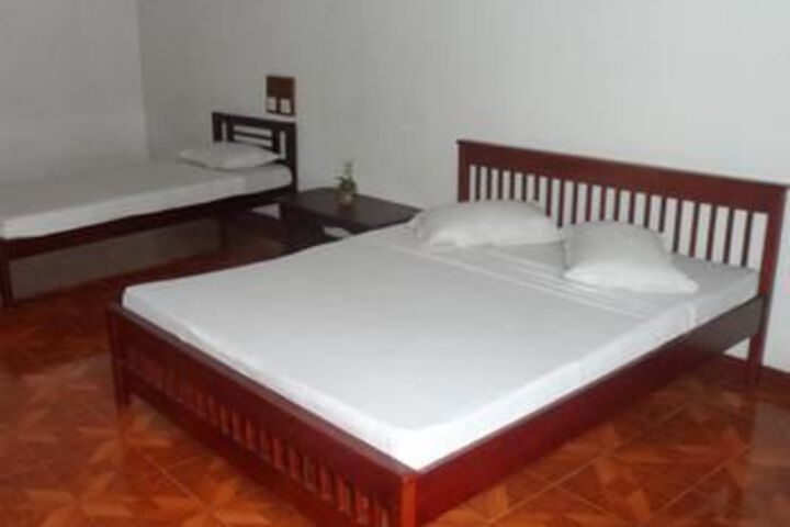 Room 4 of 12